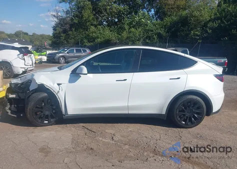 2021 Tesla Model Y Long Range Dual Motor All-Wheel Drive z USA, uszkodzony, nr VIN 5YJYGDEE3MF125592